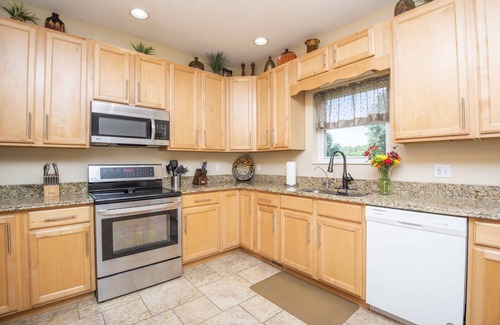 Sevierville Chalet De Esquí | Minutes from Parkway, huge yard, spacious 4/3, pets welcome