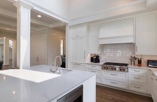 St. Michaels Casa | Minutes from St. Michaels | Newly Renovated | Pool | Private Dock | Kayaks | Bik