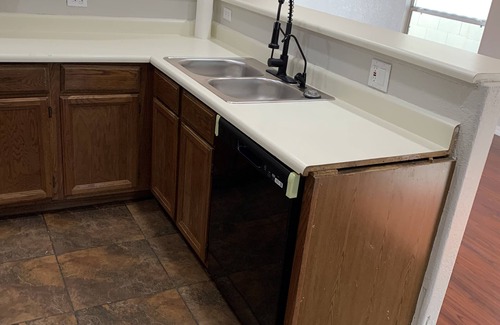 Harbor Island Casa | Minutes from State Farm Stadium. West Gate Lake front