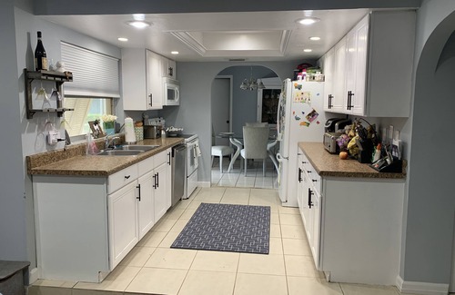 Central Naples Casa | Minutes from the beach, shopping and dining! Location, location, location!