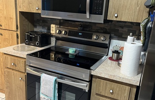 Lecanto Casa | Minutes from the water Sweet Vacation Home Sleeps 6 close to Shops & Restaurants