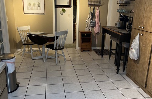 Lecanto Casa | Minutes from the water Sweet Vacation Home Sleeps 6 close to Shops & Restaurants