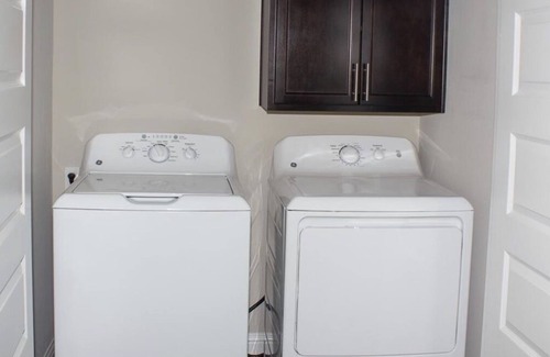 Sunshine Apartamento | Minutes from Tiger Stadium and Jaguar Stadium