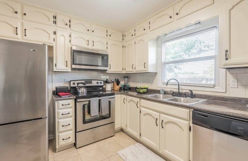 Huntsville Casa | Minutes to Arsenal & Downtown- Rocket City Retreat
