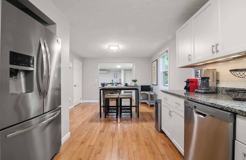 Centerville Casa | Minutes to Beach, Expansive backyard!