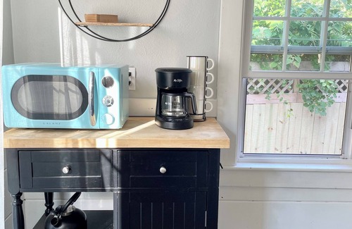 Buzzards Bay Cabaña | Minutes to beaches & canal Family friendly updated beach house