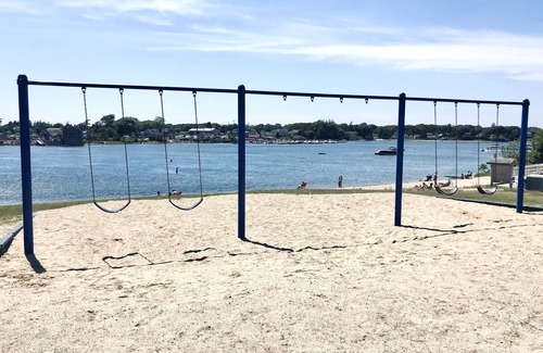 Buzzards Bay Cabaña | Minutes to beaches & canal Family friendly updated beach house