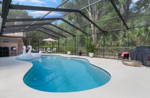 Crystal River Casa | Minutes to boat ramps and beach and private pool!