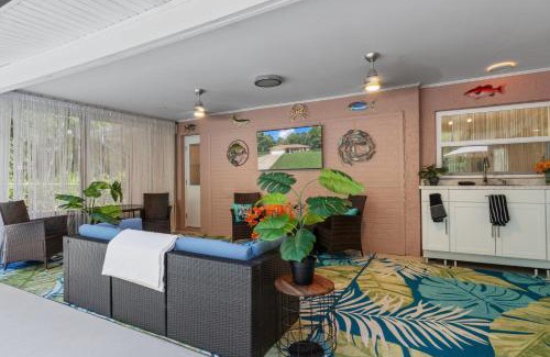 Crystal River Casa | Minutes to boat ramps and beach and private pool!