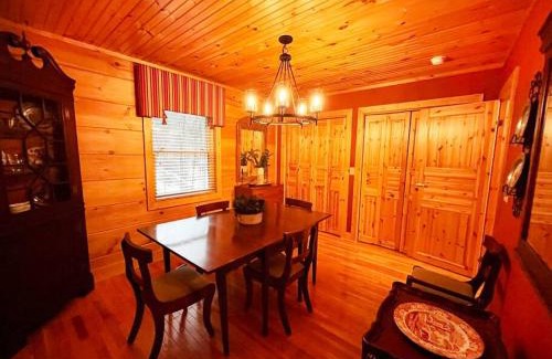 Boone Casa | Minutes to Boone, Blowing Rock, HotTub, Firepit