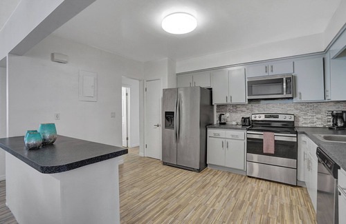 The Roads Casa | Minutes to Brickell & Little Havana - Pool