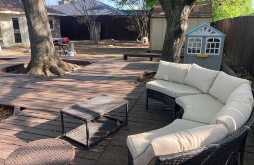 Allen Casa | Minutes to Convention center, family retreat, Pet-Friendly! King bed
