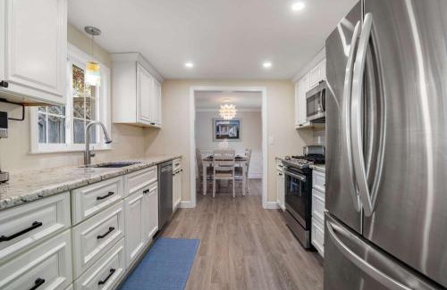 Centerville Casa | Minutes to Craigville Beach Private Patio and Backyard