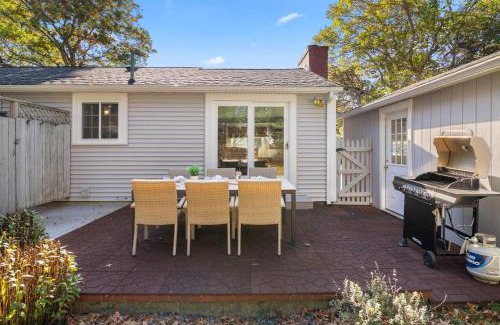 Centerville Casa | Minutes to Craigville Beach Private Patio and Backyard