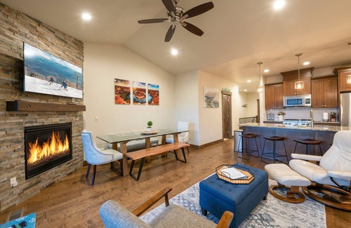 Park City Casa | Luxury home minutes to Jordanelle with balcony, BBQ, firepit, hot tub, hiking and biking nearby