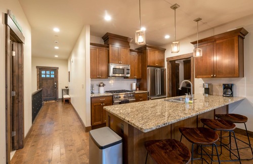 Park City Casa | Luxury home minutes to Jordanelle with balcony, BBQ, firepit, hot tub, hiking and biking nearby