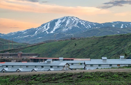 Park City Casa | Minutes to Deer Valley and Park City, Private Hot Tub, Mountain Views, Living + Family, More