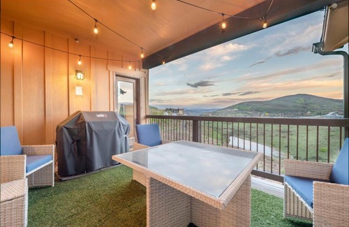 Park City Casa | Minutes to Deer Valley and Park City, Private Hot Tub, Mountain Views, Living + Family, More