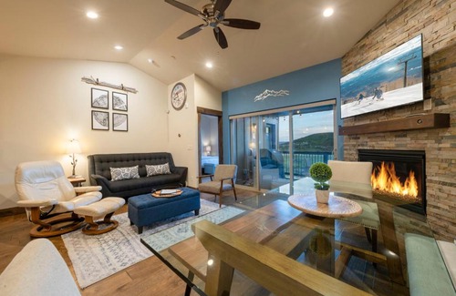 Park City Casa | Minutes to Deer Valley and Park City, Private Hot Tub, Mountain Views, Living + Family, More