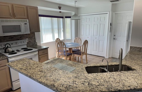 Esprit Casa | $ 94 POR NT ESPECIAL: Minutos a Disney. Casa de la piscina en el campo de golf con acceso al lago