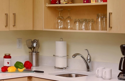 Middleburg Heights Hotel | Minutes to Downtown Cleveland! Budget-friendly Accommodation W/ FREE Parking!