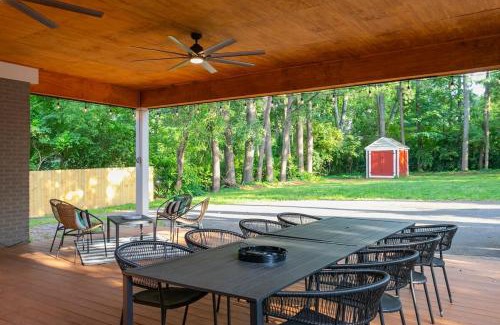 Franklin Casa | Minutes to Downtown Franklin Bar w Pool Table