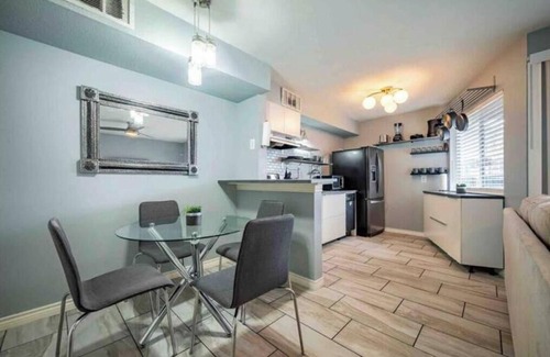 East Riverside - Oltorf Condominio | Minutes to downtown Patio Free Parking TV in room