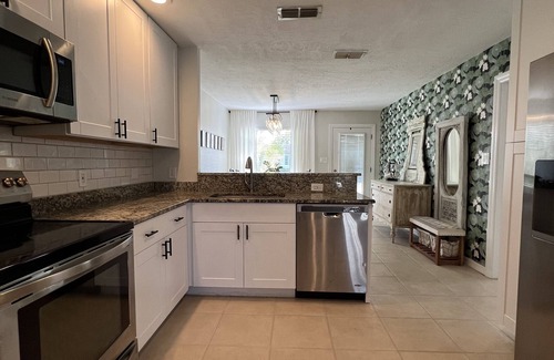 Sun Bay South Casa | Minutes to Downtown - Pool - Dog Friendly