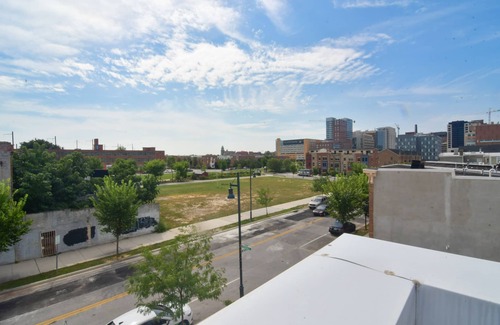 Downtown Baltimore Casa | Minutes to Downtown & Waterfronts with rooftop deck!