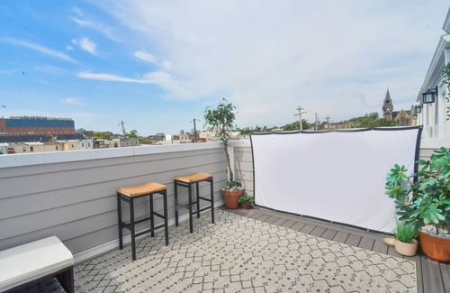 Downtown Baltimore Casa | Minutes to Downtown & Waterfronts with rooftop deck!
