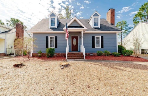 Hopkins Casa | Minutes to Fort Jackson- Stay at the Breeze on Inn