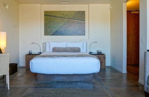 Yountville Casa | Minutes to Hailstone Vineyards and Napa Valley Balloons! Rooftop Pool, Parking!