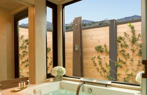 Yountville Casa | Minutes to Hailstone Vineyards and Napa Valley Balloons! Rooftop Pool, Parking!