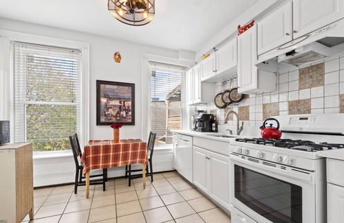 Communipaw Apartamento | Minutes to Manhattan and the NJ Shore