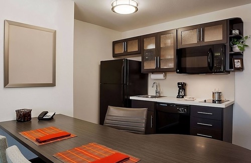 Southfield Complejo | Minutes to Marvin’s Marvelous Mechanical Museum! Private Kitchen, Free Parking