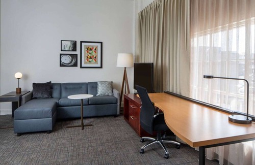 Arts/Warehouse District Complejo | Minutes to New Orleans Jazz Museum! Free Breakfast, Outdoor Pool, Pet-friendly!