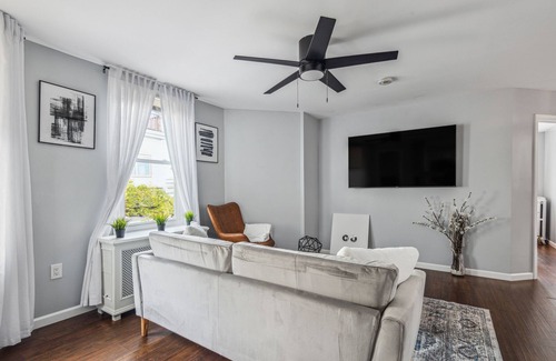 South Side Casa | Minutes to NYC Private house in quite Neiborhood, walking distance to Starbucks
