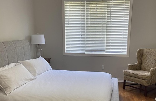 Thornbury Casa | Minutes to slopes and downtown Thornbury. Pet Friendly family home with game rm.