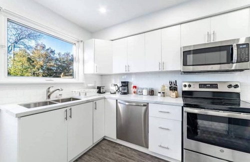 Burlington Casa | Minutes to Stunning Lakefront - 2 King Beds