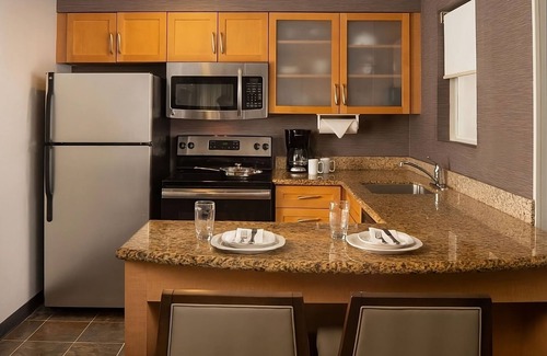 Brentwood Hotel | Minutes to The Parthenon Nashville! 2 Pet-friendly Units w/ Free Breakfast, Pool