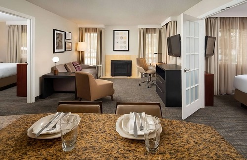 Brentwood Hotel | Minutes to The Parthenon Nashville! 2 Pet-friendly Units w/ Free Breakfast, Pool