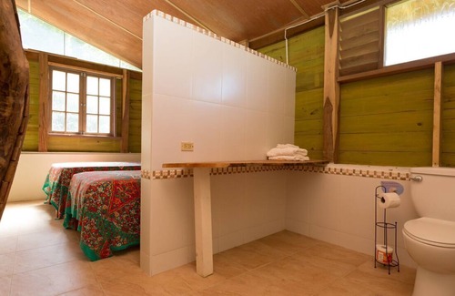 Robins Bay Villa | Lightning Suite, ¡Strawberry Fields Together!