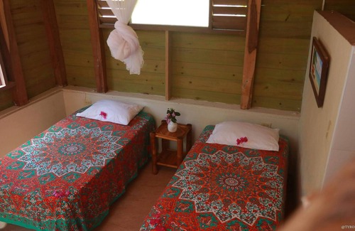 Robins Bay Villa | Lightning Suite, ¡Strawberry Fields Together!