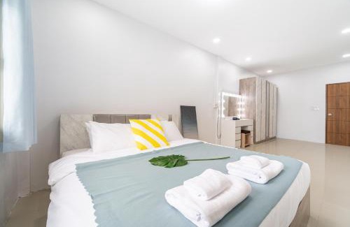 Samsen Nok Apartamento | MIQ HK111-4BR Home Ratchada-Huaykwang 14PAX