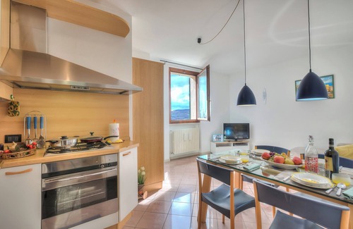 Salo Apartamento | Mirabella Lake View & Private Parking