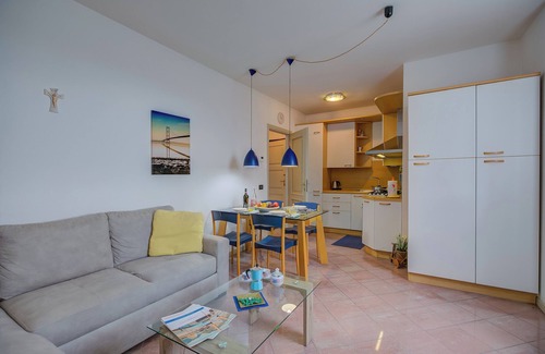 Salo Apartamento | Mirabella Lake View & Private Parking