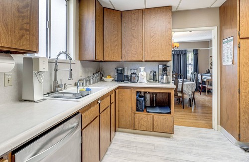 Stockton Casa | Miracle Mile Stay: Classic Stockton Home w/Yard!