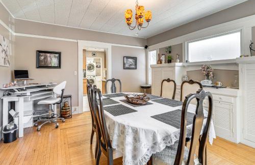 Stockton Casa | Miracle Mile Stay Classic Stockton Home with Yard!