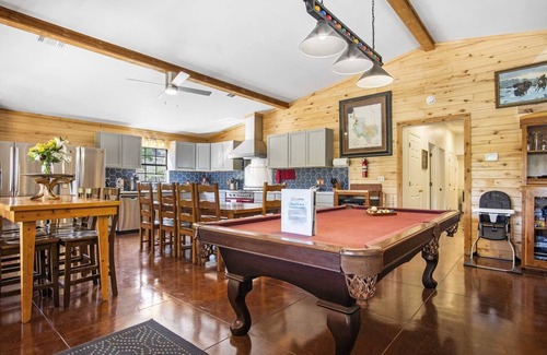 Leakey Cabina | Miracle Springs Ranch Lodge