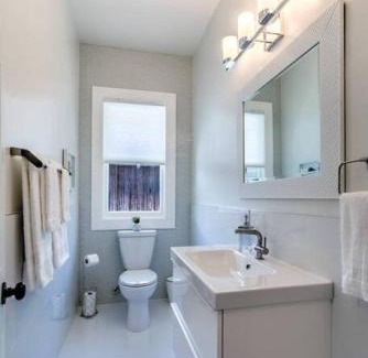 Central Midtown Apartamento | Miraculously Modern in a Vintage Shell Midtown
